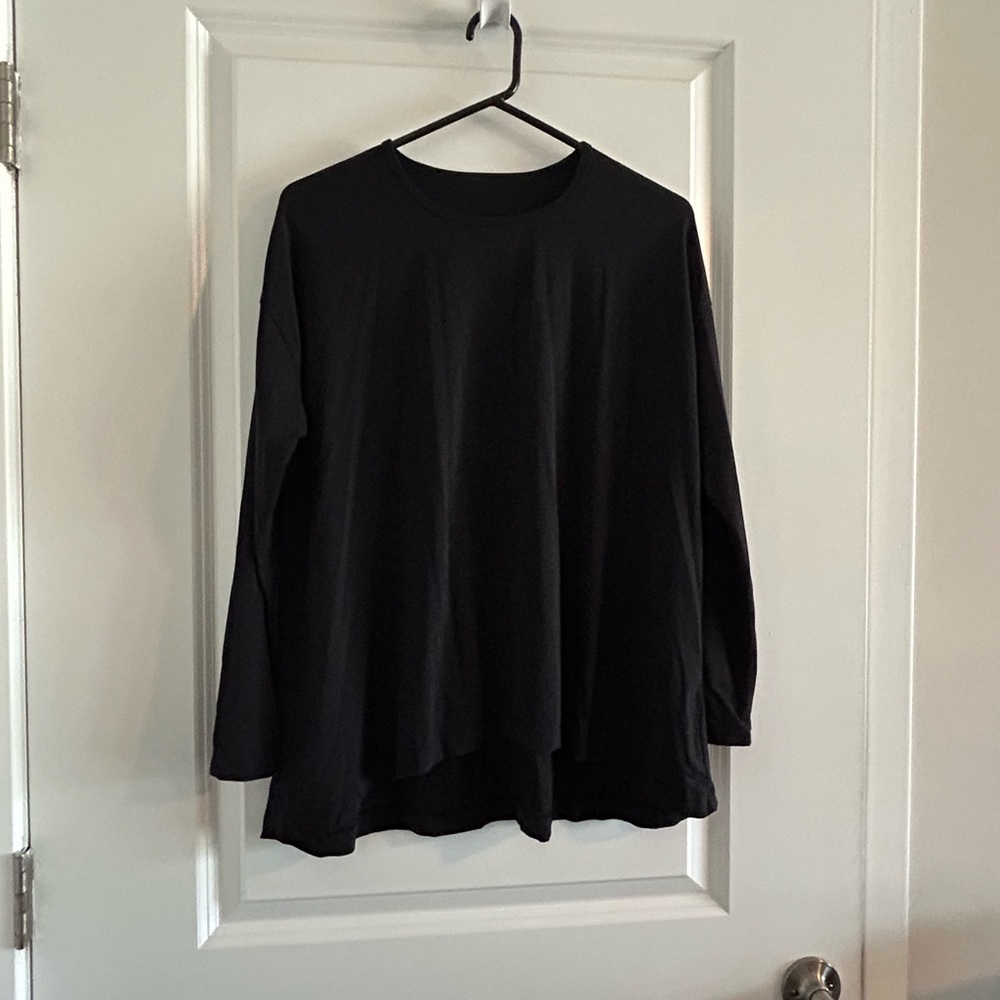 LULULEMON •. Black Long Sleeve Top • - Picture 6 of 6